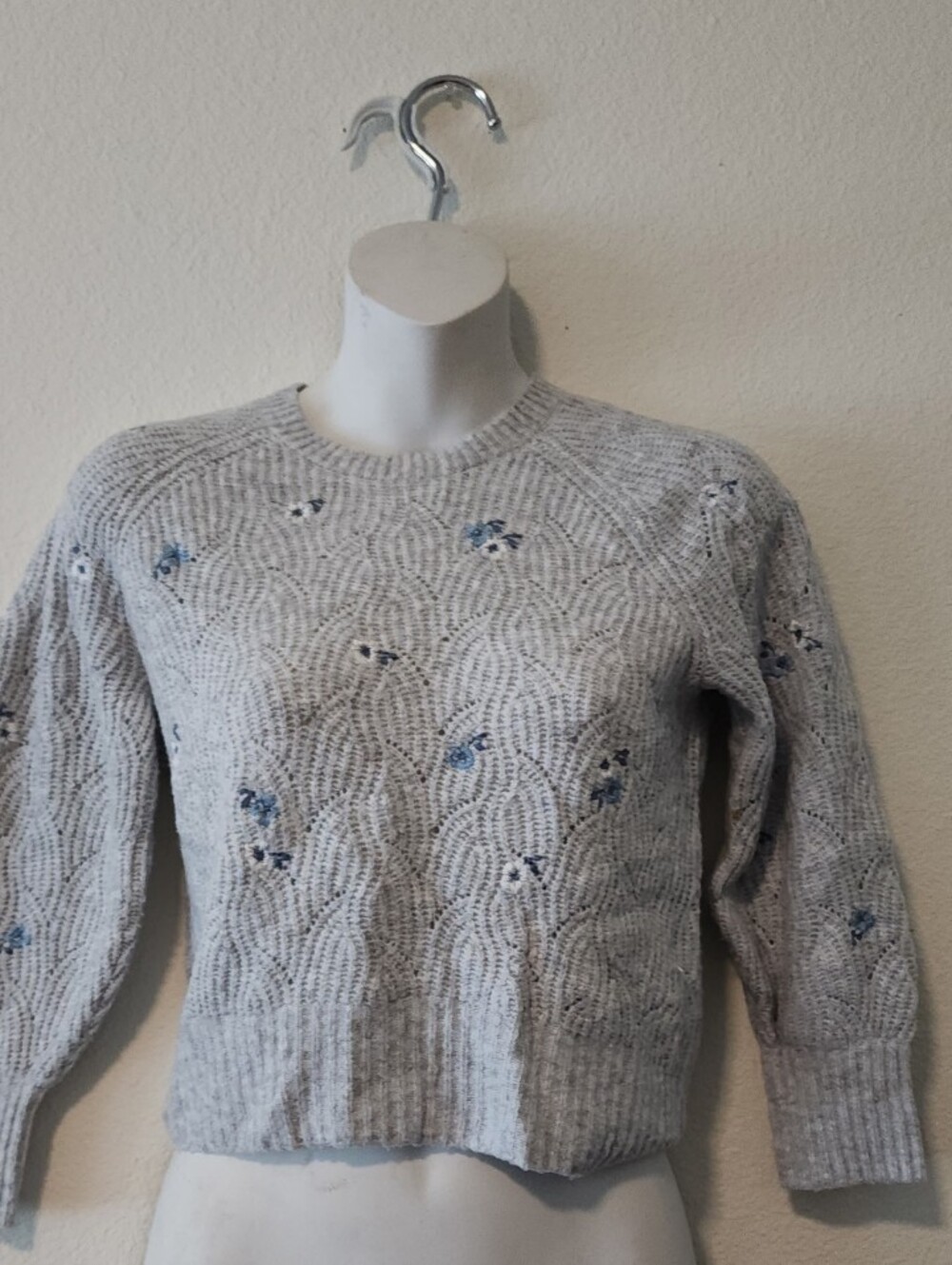 Abercrombie Kids Girls Heather Grey Pointelle Knit Sweater Floral Embroidery Siz